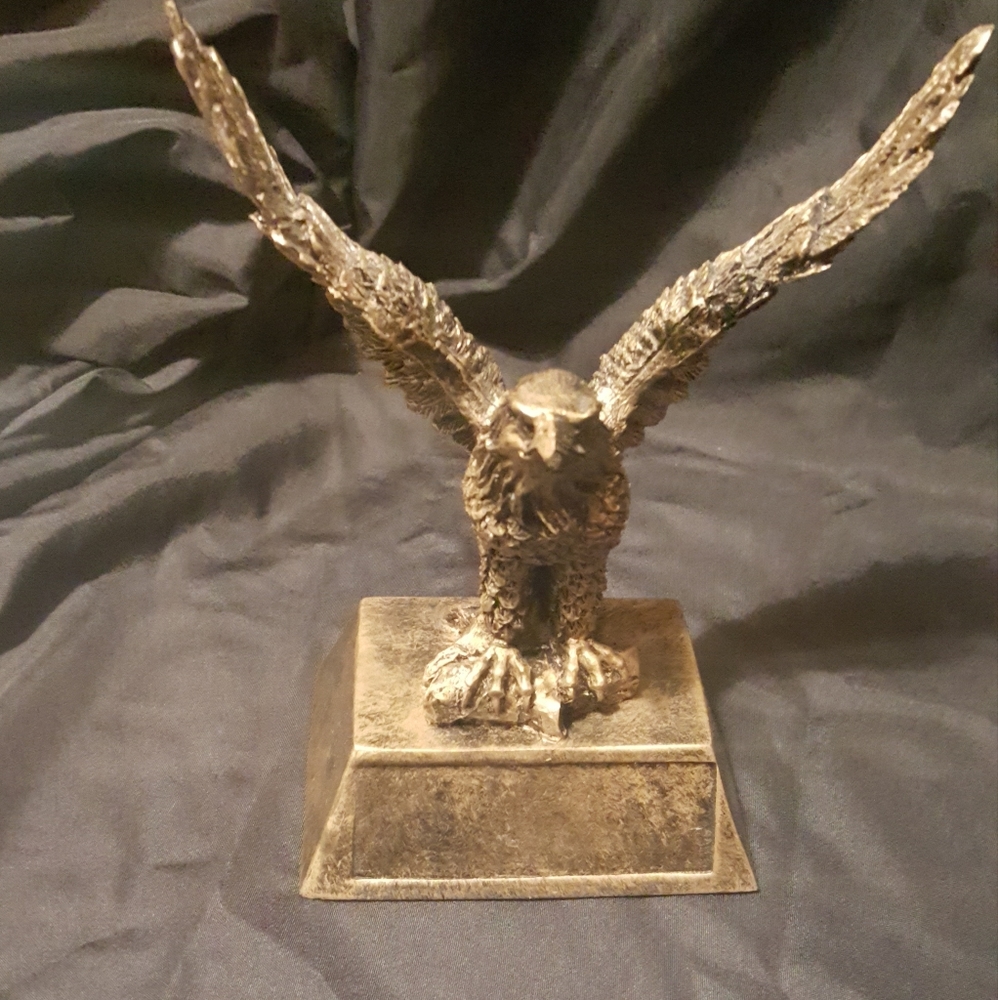 About 8inch tall resin American bald 🦅 statue